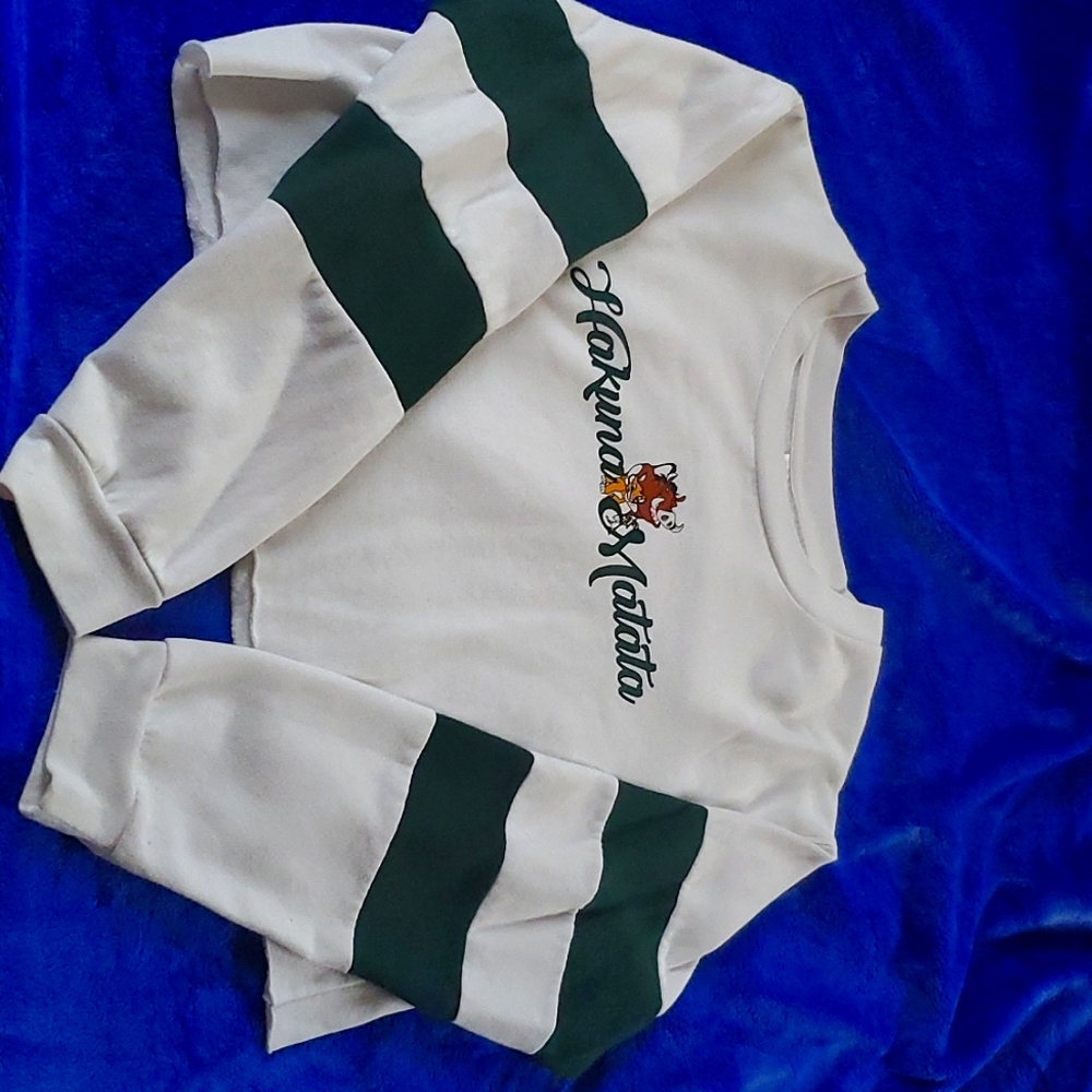 Cropped Disney Hakuna Matata Shirt Size:X-Large Color: White/ Green